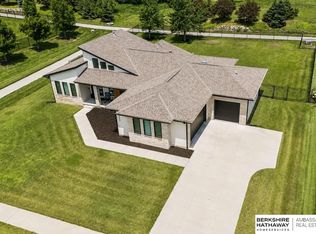 12112 Carpenter St, Papillion, NE 68046