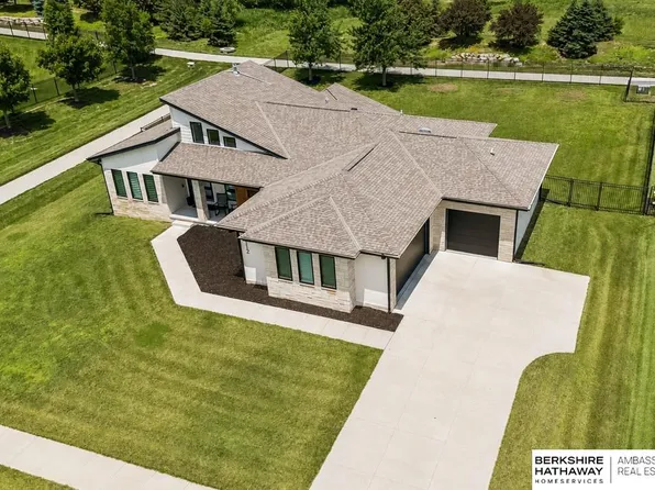 12112 Carpenter St, Papillion, NE 68046