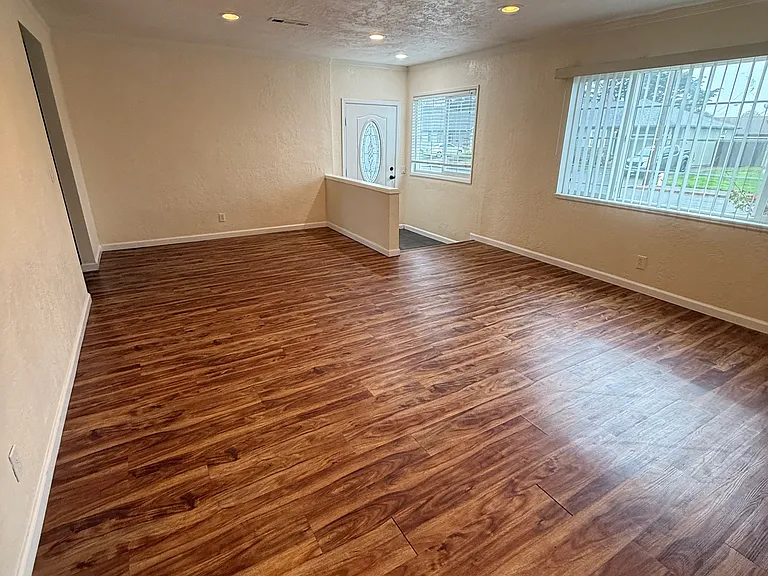 1045 Anzio St — Photo 3