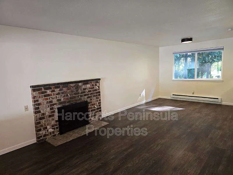 2 bed, 1.5 bath, 1079 sqft, $2,050 — Photo 2