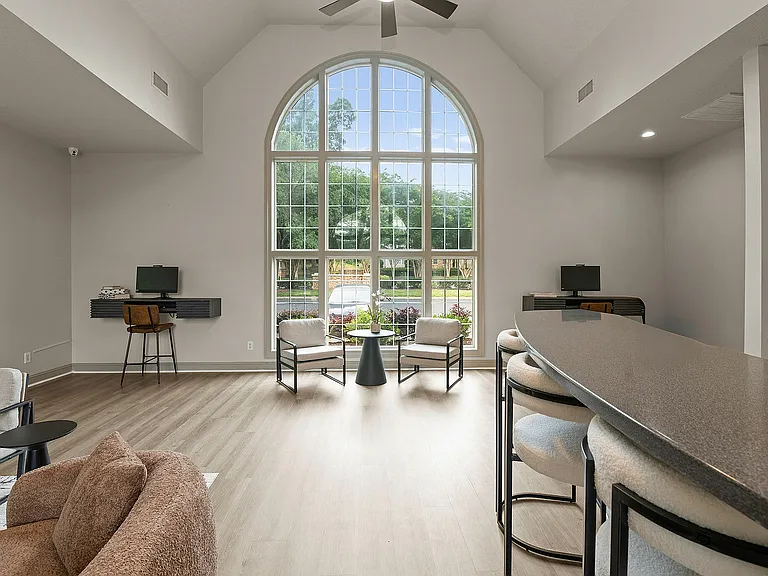 Avana Avebury — Photo 12