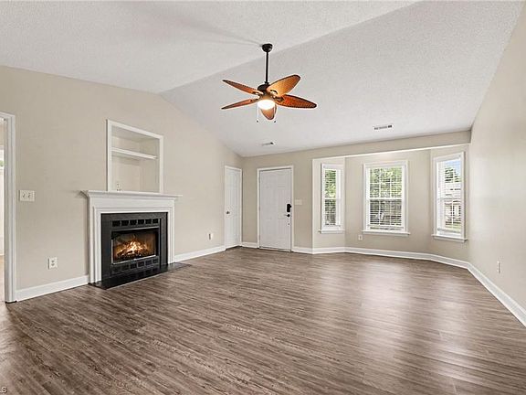 3rd image of 1613 Park Terrace Ln