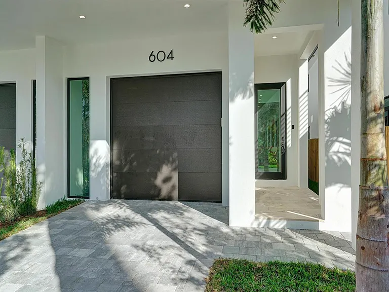 SW 7th Ave — Photo 3