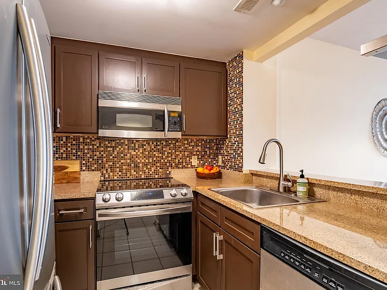 1150 K St NW #1008 — Photo 20