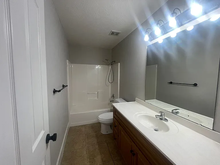 772 E Weller Ct — Photo 10