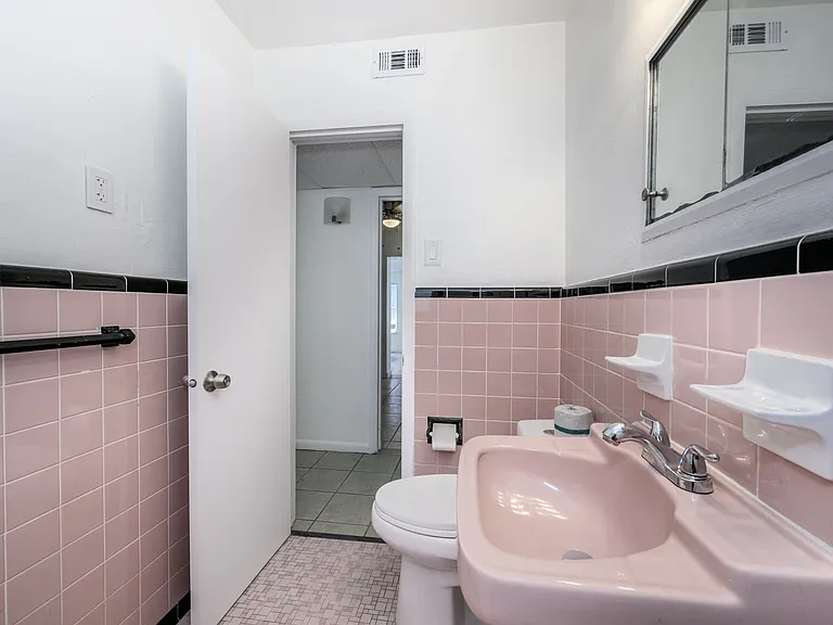 510 Sharon Cir — Photo 22