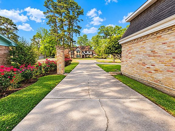 4th image of 548 River Plantation Dr