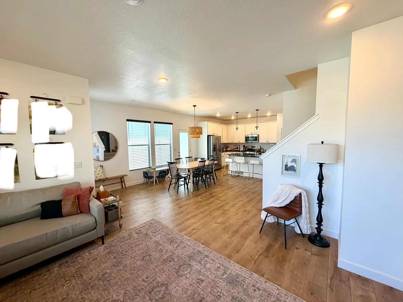 3 bed, 2.5 bath, 2350 sqft, $2,495 — Photo 2