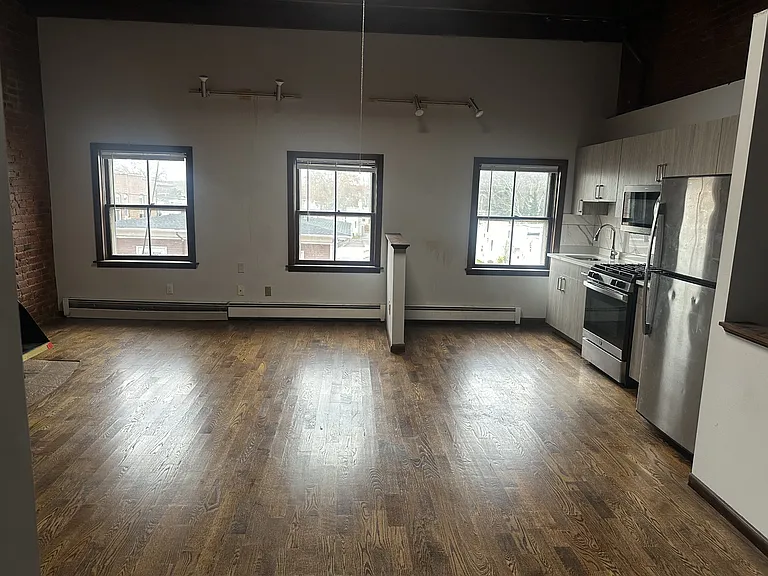 46 Warren St #4 — Photo 3