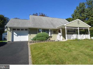 30 Upper Orchard Dr, Levittown, PA 19056