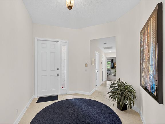 2nd image of 902 Augusta Pointe Dr