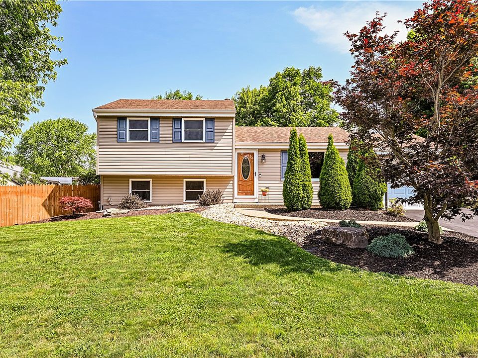1st image of 221 Wheatfield Dr
