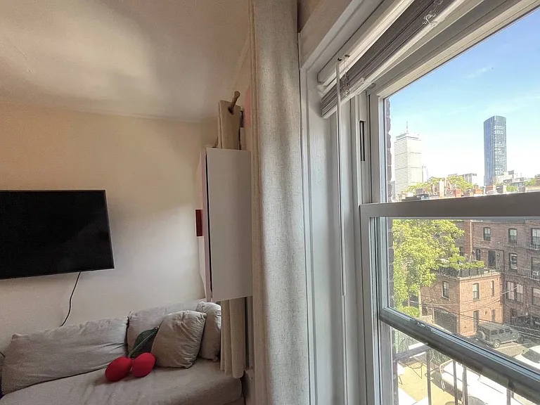 523 Beacon St #8 — Photo 17