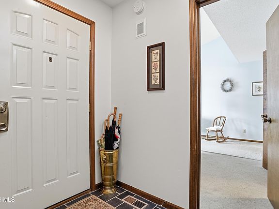 4th image of 821 Fox Run Rd APT 6