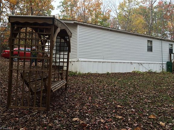 2nd image of 1020 Booga Booga Ln