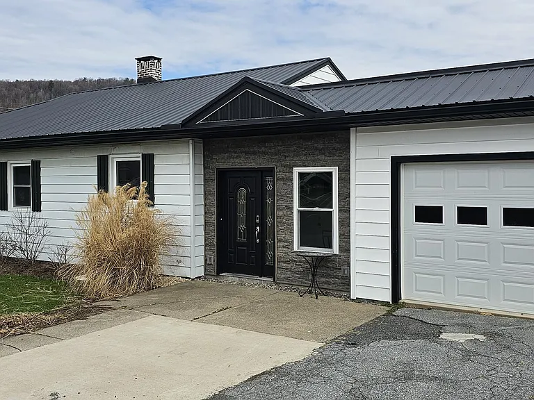 602 E Market St — Photo 1
