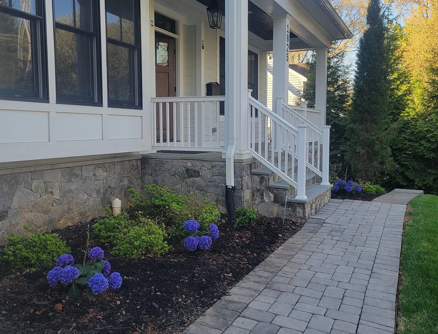 7 bed, 6.5 bath, 6400 sqft, $11,000 — Photo 1