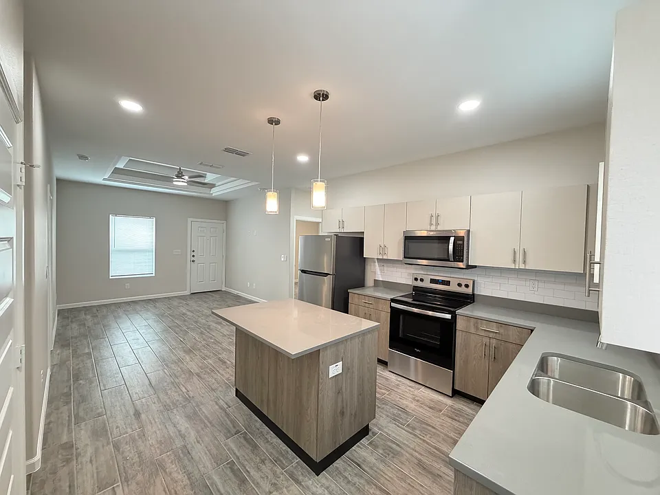 3708 Ventura Ave #2