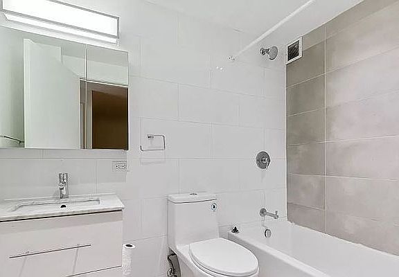 5th image of 230 E 44th St APT 8C