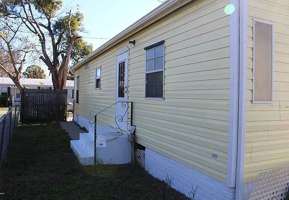 2nd image of 604 6th St