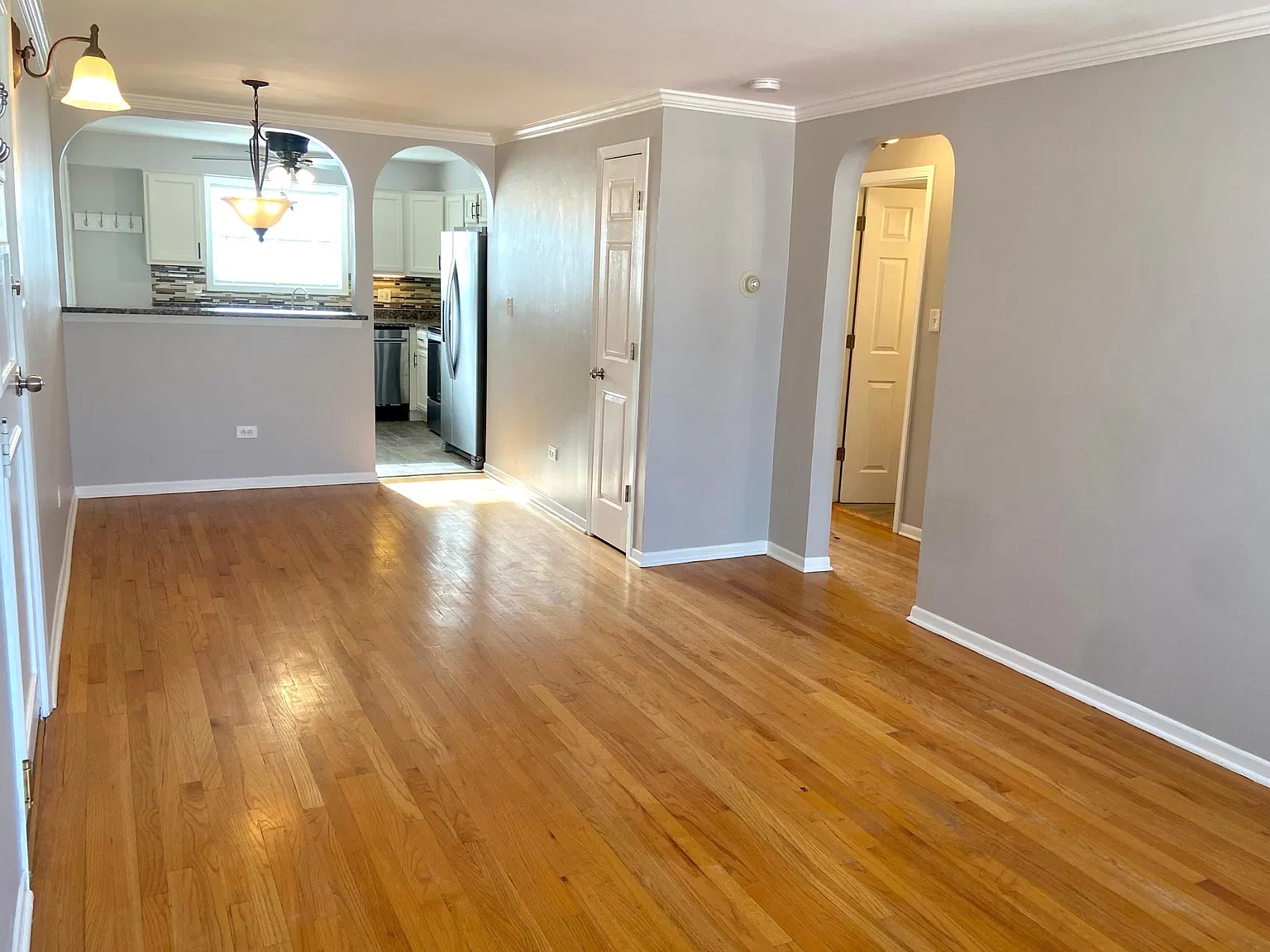 2 bed, 760 sqft, $1,800 — Photo 3