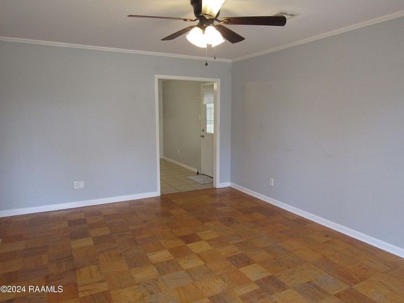 4th image of 308 Belair Dr