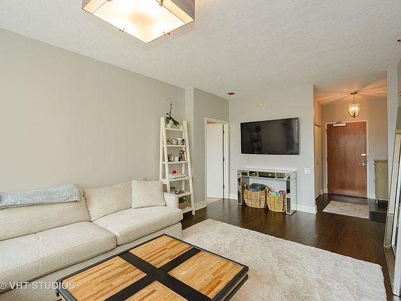 3rd image of 600 N Kingsbury St APT 1705
