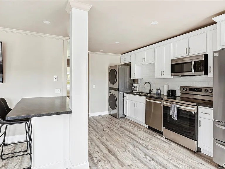 40 Lakeview Cir #1 — Photo 9