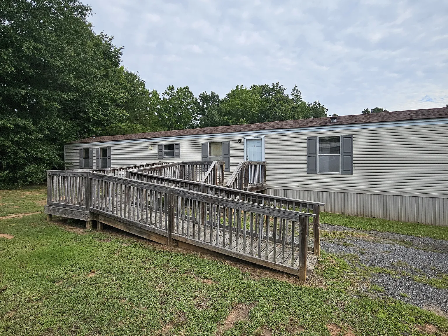 3 bed, 924 sqft, $1,100 — Photo 1