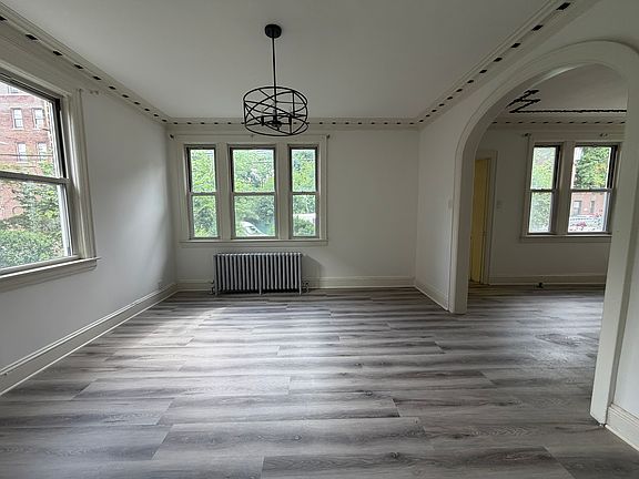 4th image of 722 E 231st St Floor 1