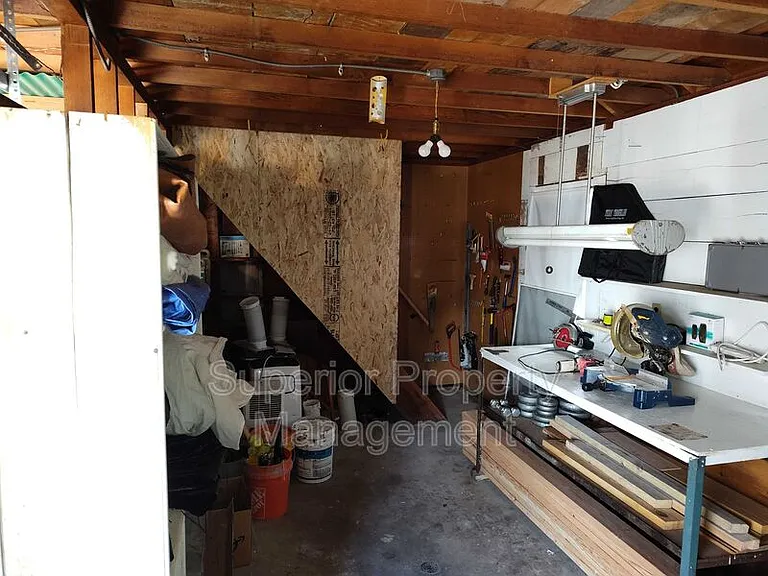 611 Seymour Ave — Photo 23