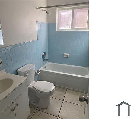 4th image of 690 NE 133rd St APT 2