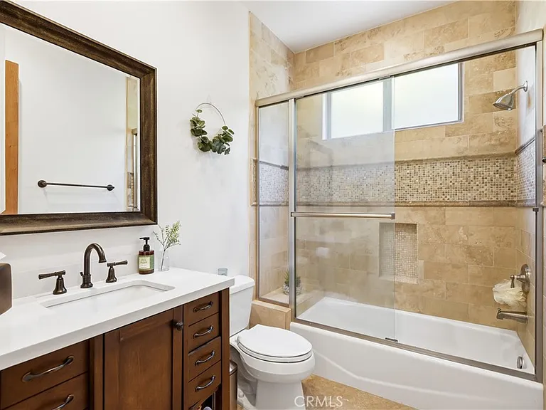 1207 Harkness Ln — Photo 15