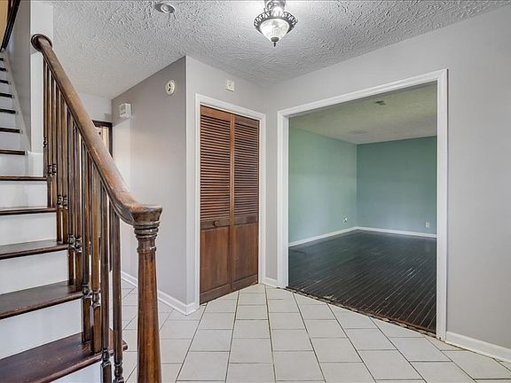 5th image of 2142 Huron Dr