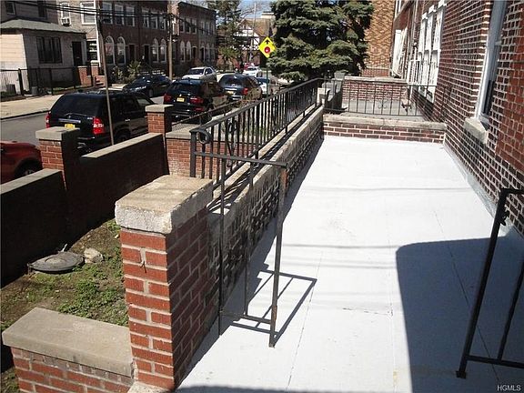 3rd image of 2748 Cruger Ave #Home