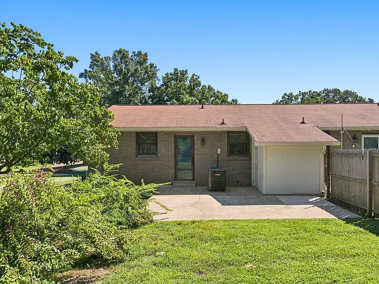 316 Lorna Dr — Photo 30