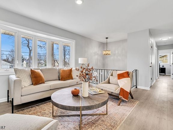 2nd image of 525 Trinity St