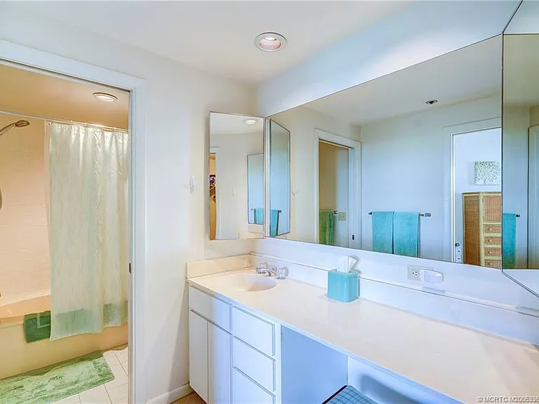 221 NE Plantation Rd #407 — Photo 38
