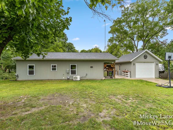 134 E 1st St, Stanton, MI 48888