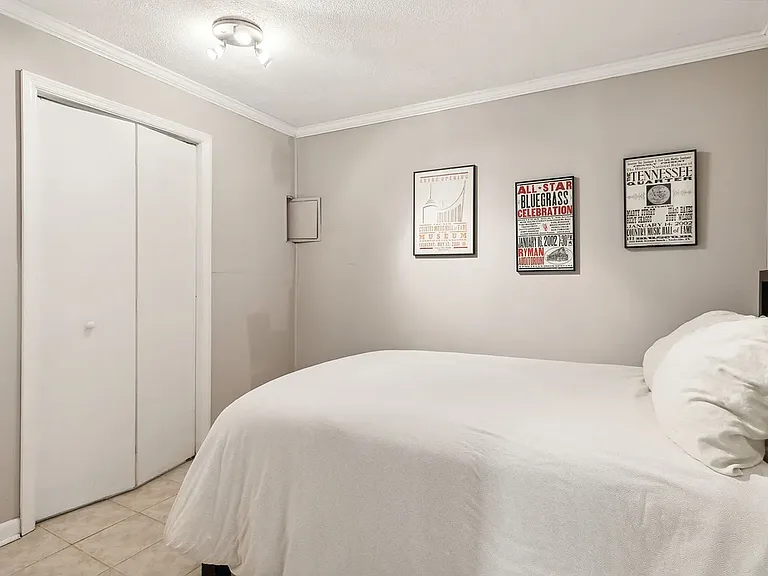 927 S 13th Ct — Photo 11