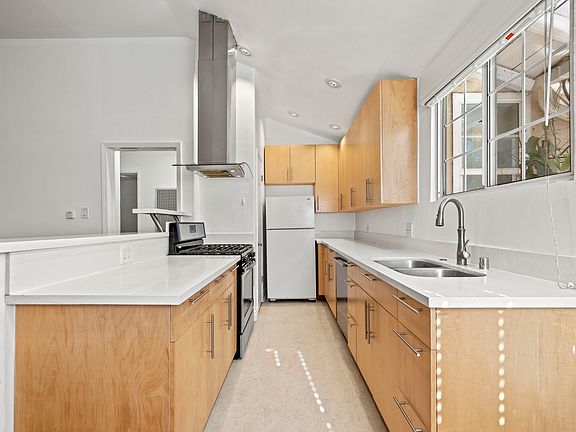 5th image of 4924 Cahuenga Blvd