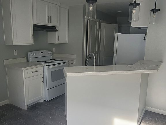3rd image of 2215 Northridge Ave #C