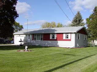 1252 N Oakwood Rd, Oshkosh, WI 54904