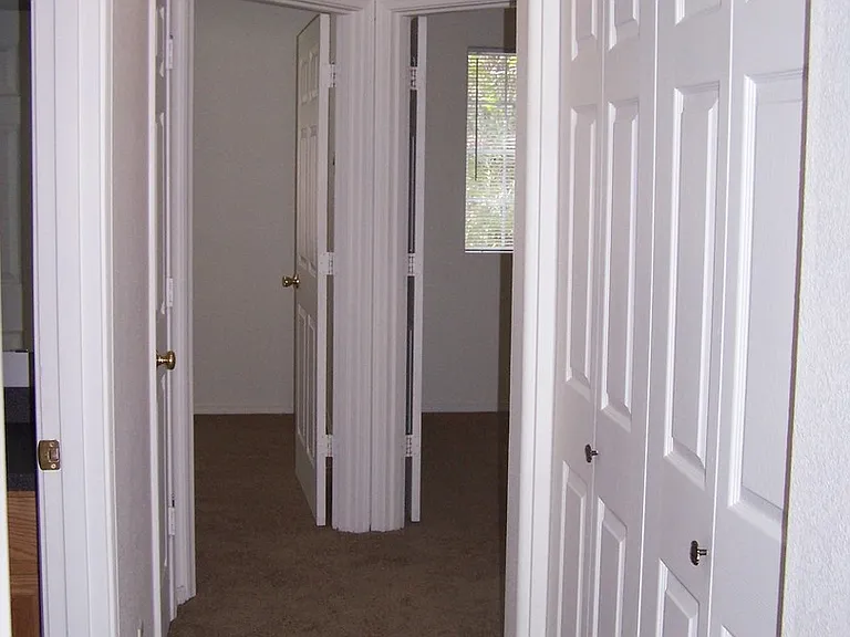 2121 SW Umatilla Ave #4 — Photo 6