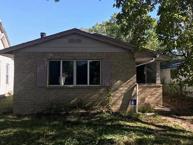 1175 N Tibbs Ave photo 1