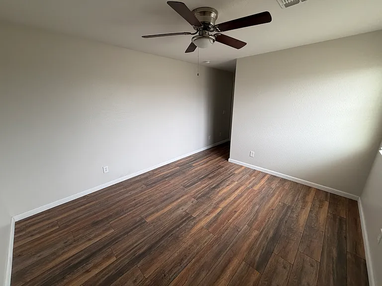 6906 S 78th Dr — Photo 21