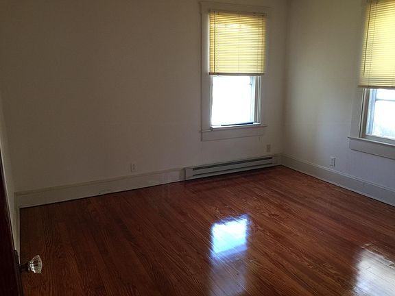 3rd image of 729 Peachblossom Ave