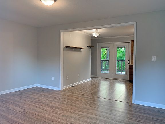 3rd image of 1425 Richmond Pl