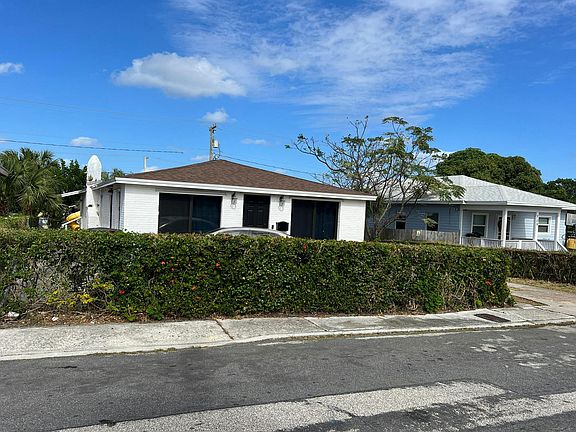 3rd image of 815 21st St