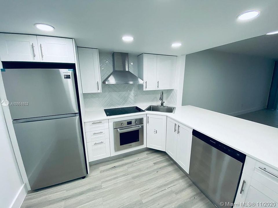 1st image of 2345 NE 135th St #304